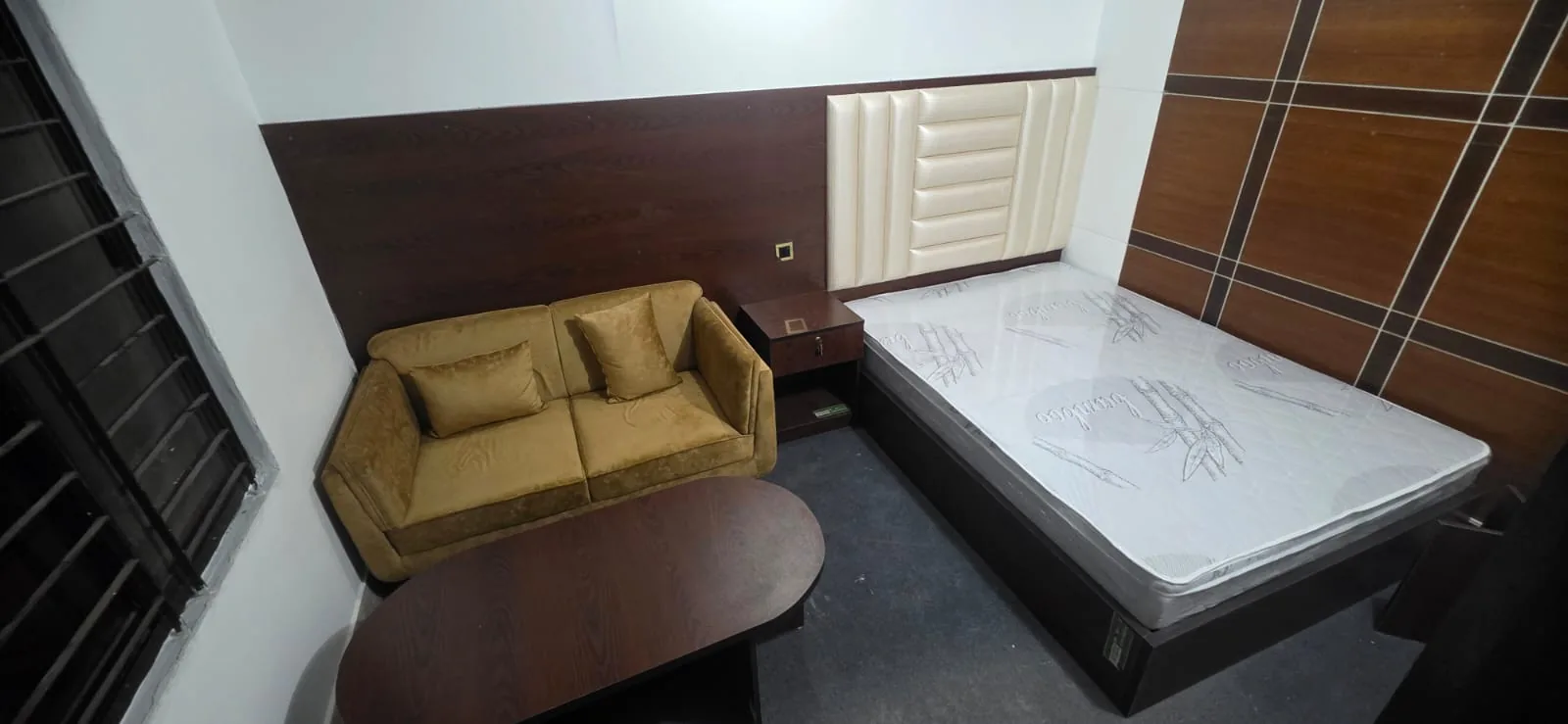 Deluxe King Room at Banani Inn Guesthouse