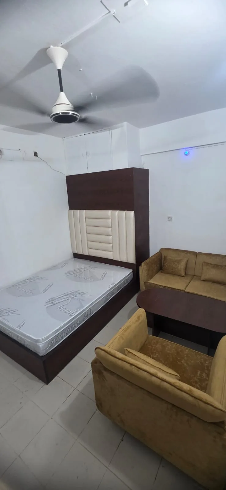 Banani Inn Guesthouse room interior photo 7