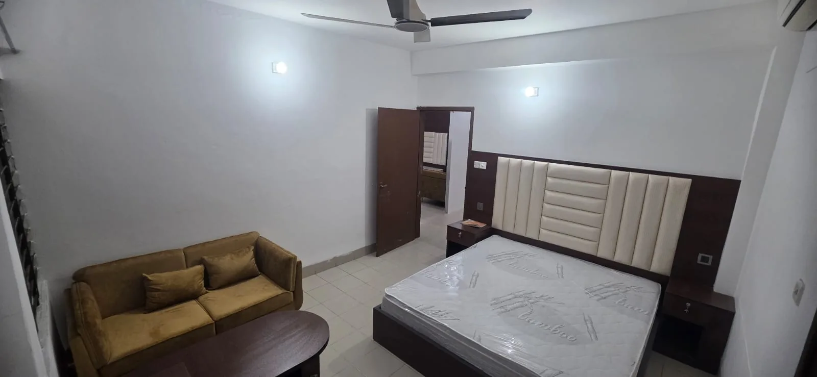 Banani Inn Guesthouse room interior photo 9