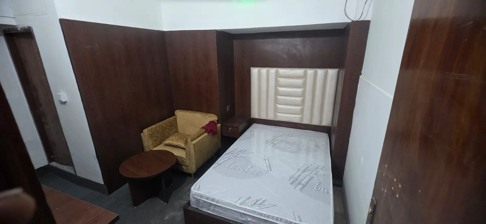 Banani Inn Guesthouse room interior photo 11